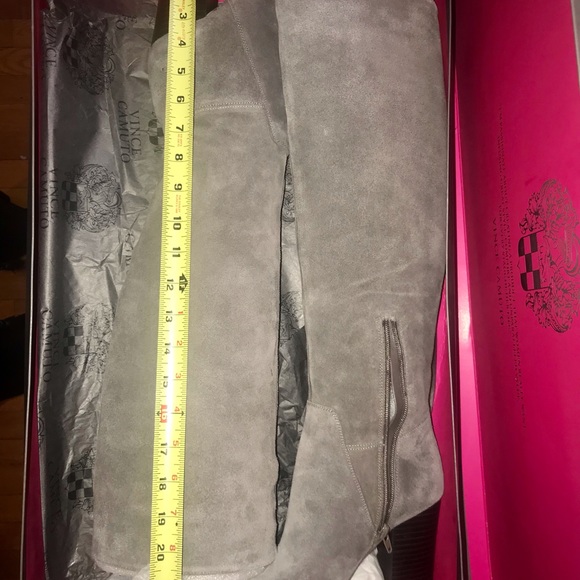 Vince Camuto Women's 'Sashe' Grey Suede Boots - Picture 8 of 8